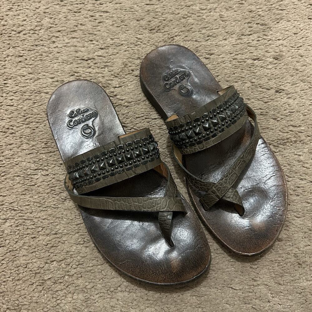 Colleen Cordero Sandals Studded Toe Loop Strappy Size 8 Croc